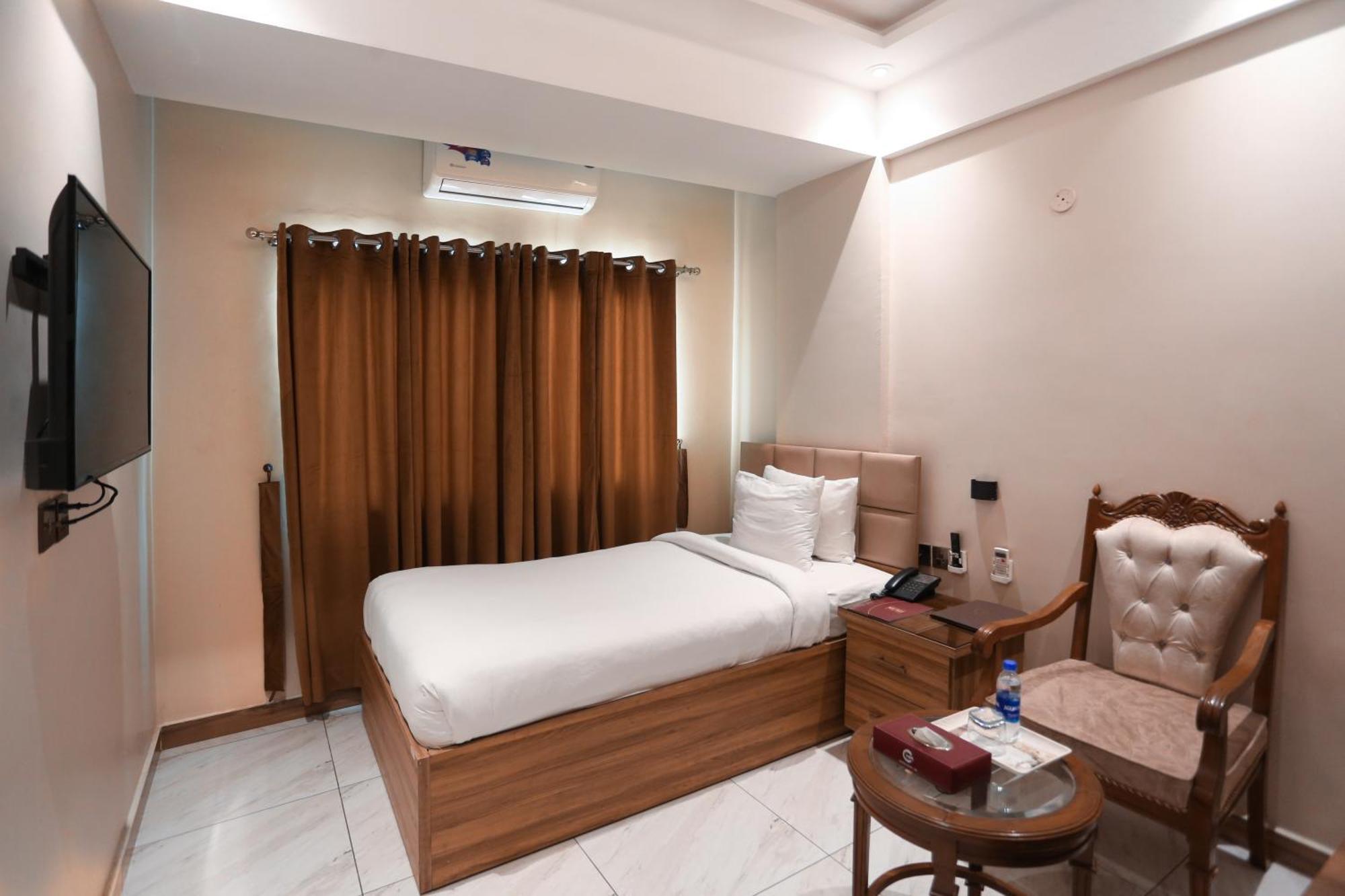 Hotel Pearl Inn Karachi Exterior photo