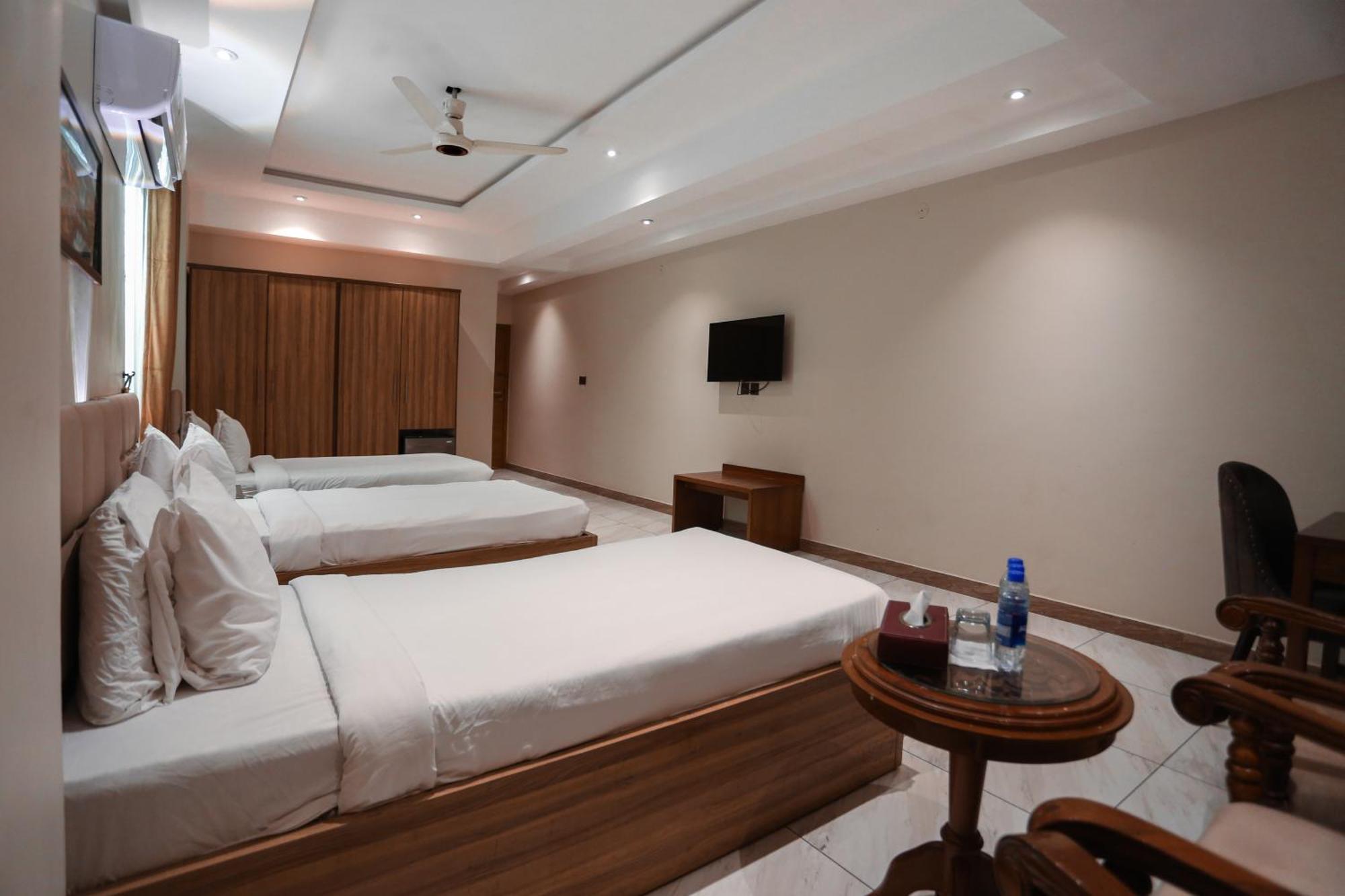 Hotel Pearl Inn Karachi Exterior photo
