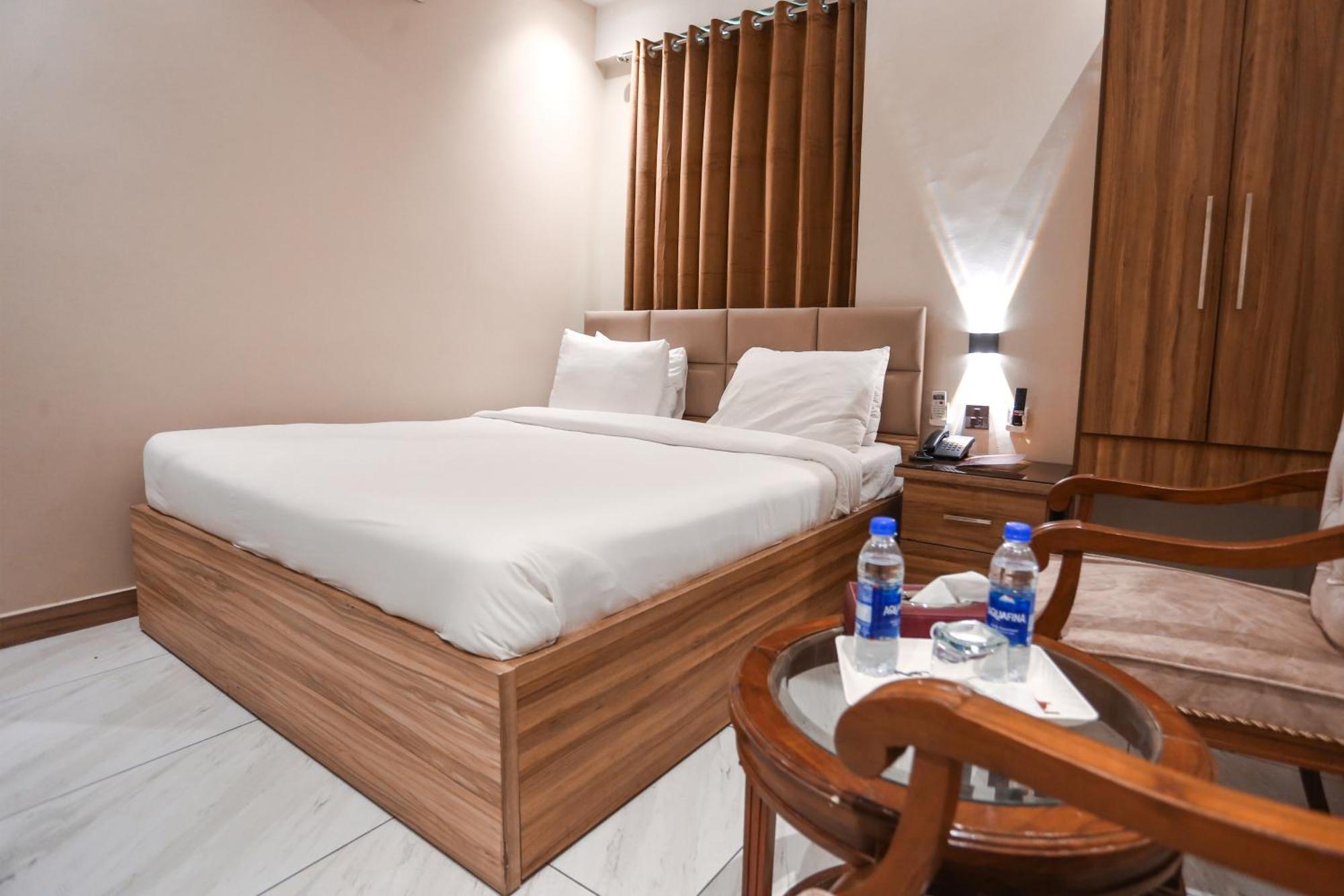 Hotel Pearl Inn Karachi Exterior photo